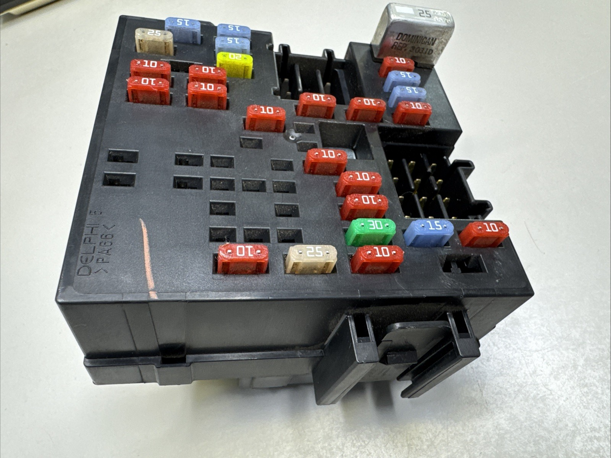 03-06 Silverado Sierra Interior Cabin Fuse Relay Junction Box 15058032 OEM