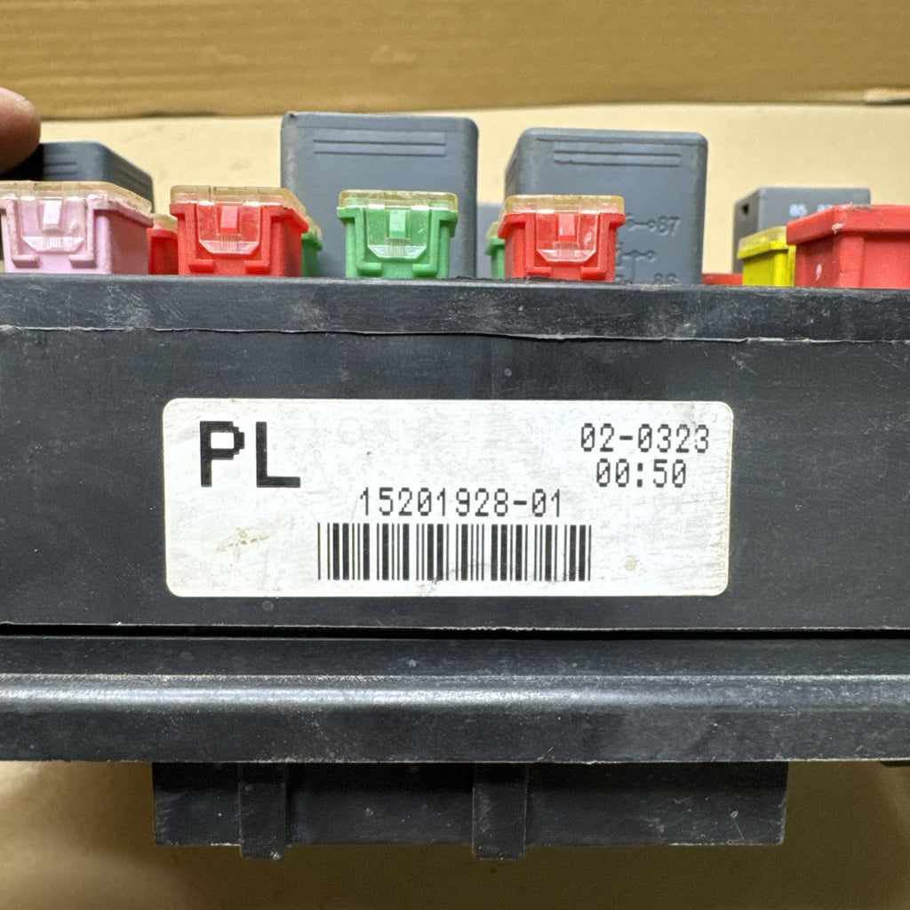2003–2007 Silverado Sierra Underhood Fuse Box 15201928 OEM