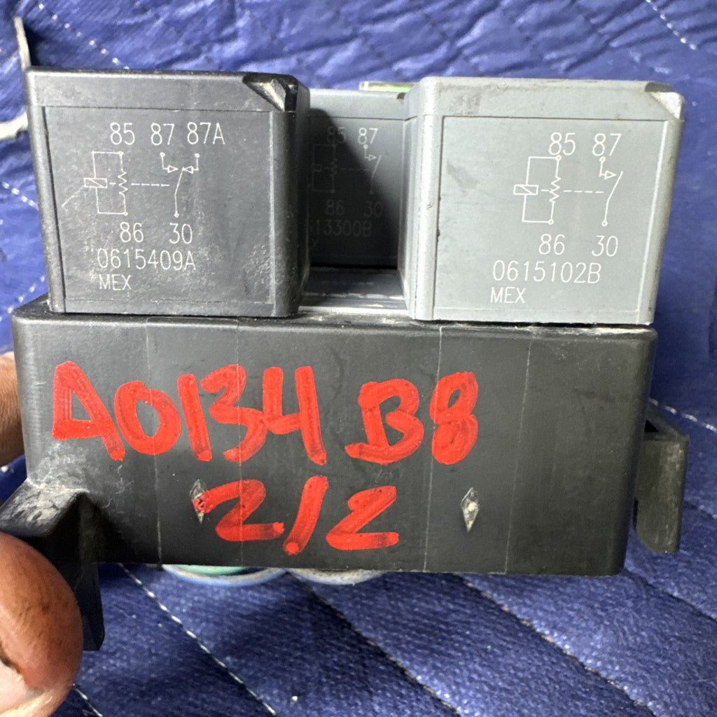 2003-2007 Silverado Sierra Cooling Fan Fuse Relay Box Harness 15304984 OEM