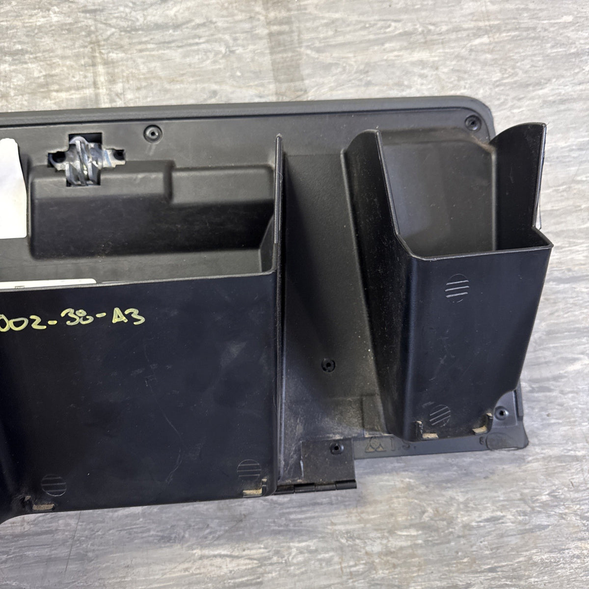 1999-2002 Chevrolet Silverado GMC Sierra Glove Box Assembly 15707423 OEM