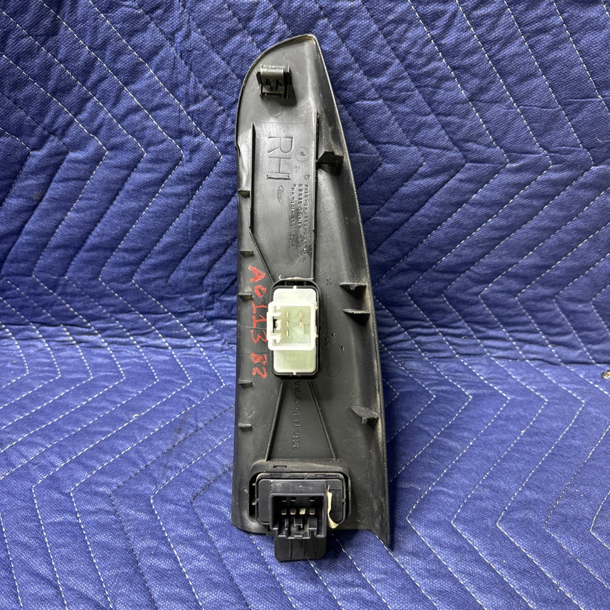 2002-2007 Ford F250 F350 Super Duty RH Window Lock Switch Bezel 2C3T-14A563-AA