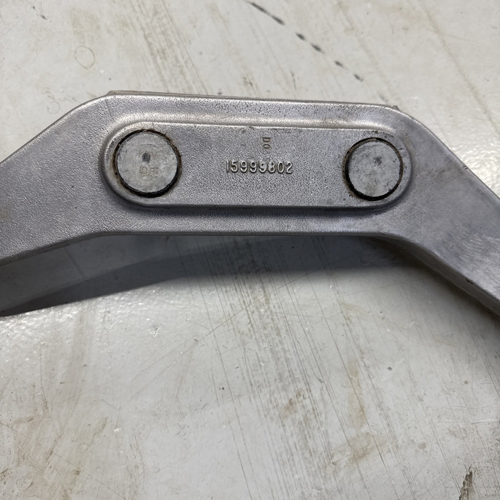 1999–2006 Silverado Sierra Front Differential Mount Bracket 15999802 OEM