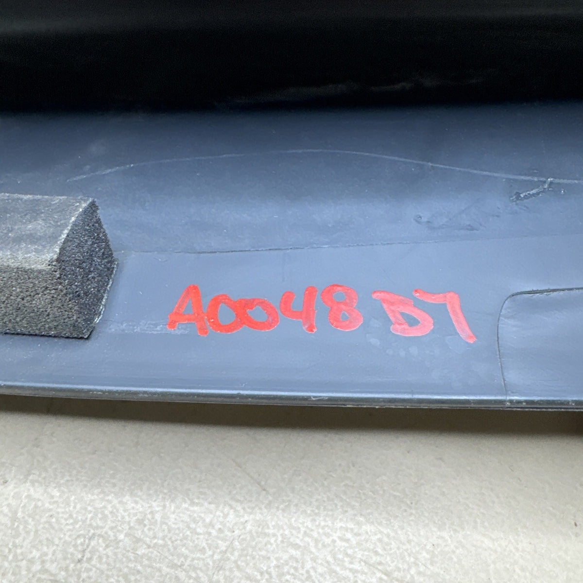 1999–2006 Silverado Sierra LH A Pillar Trim Panel Medium Gray 15073353 OEM