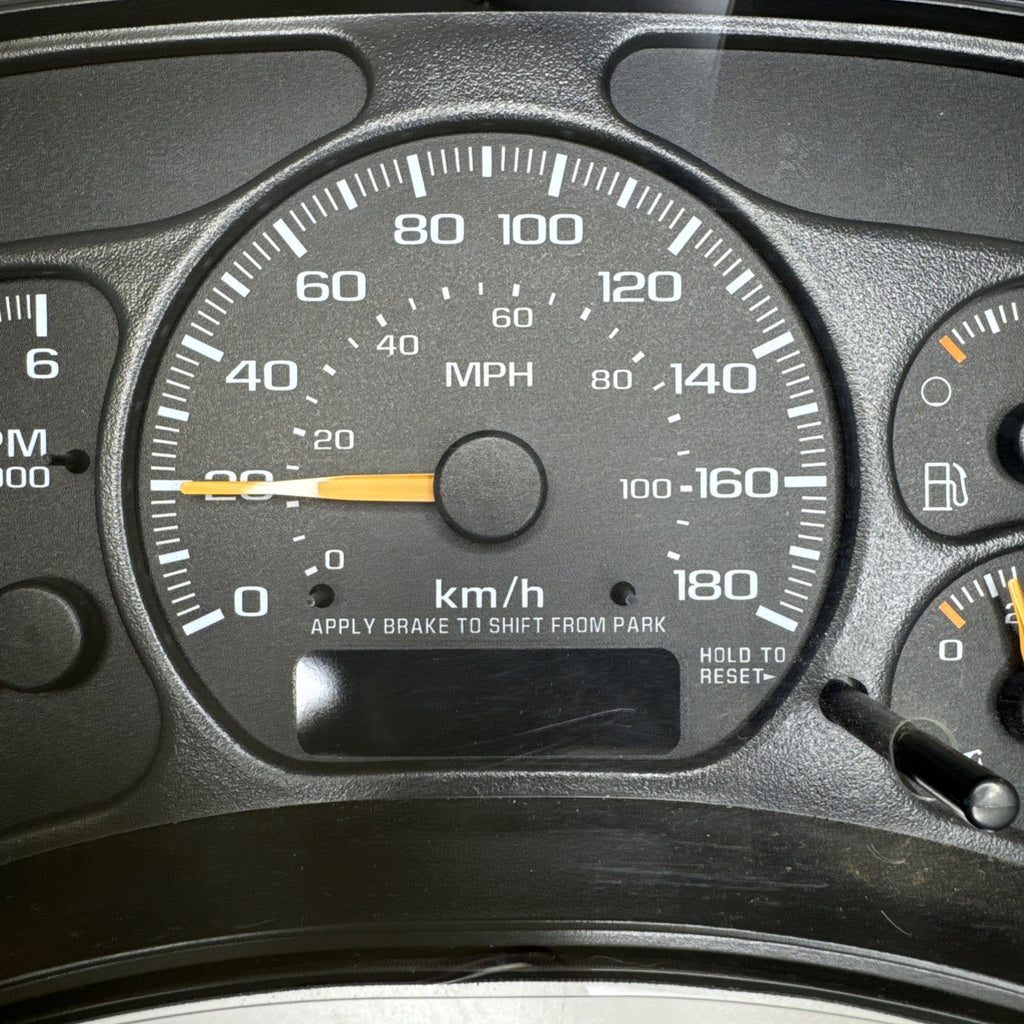 2000-02 GM Sierra Silverado Tahoe Instrument Cluster 15055363 264237KM OEM