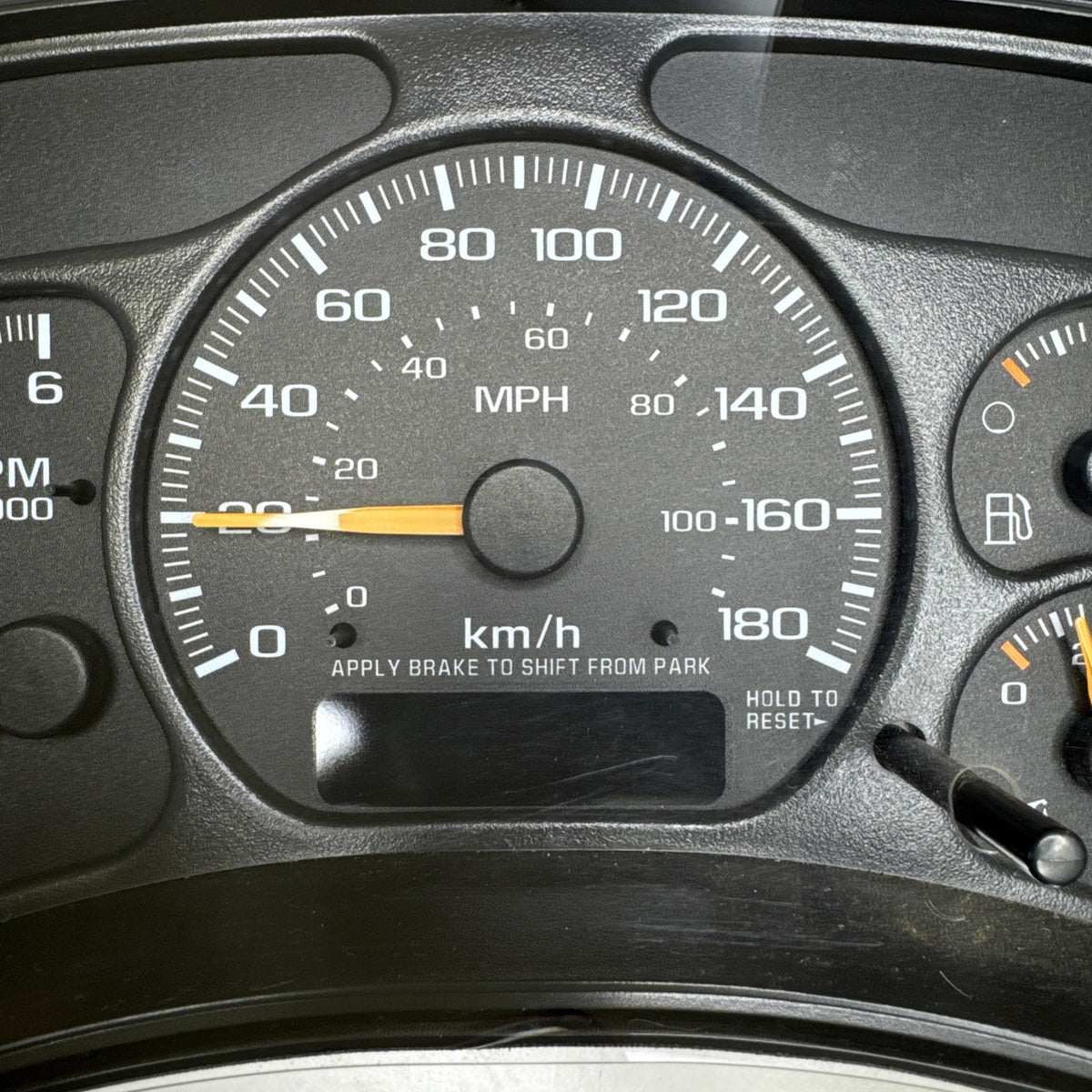 2000-02 GM Sierra Silverado Tahoe Instrument Cluster 15055363 264237KM OEM