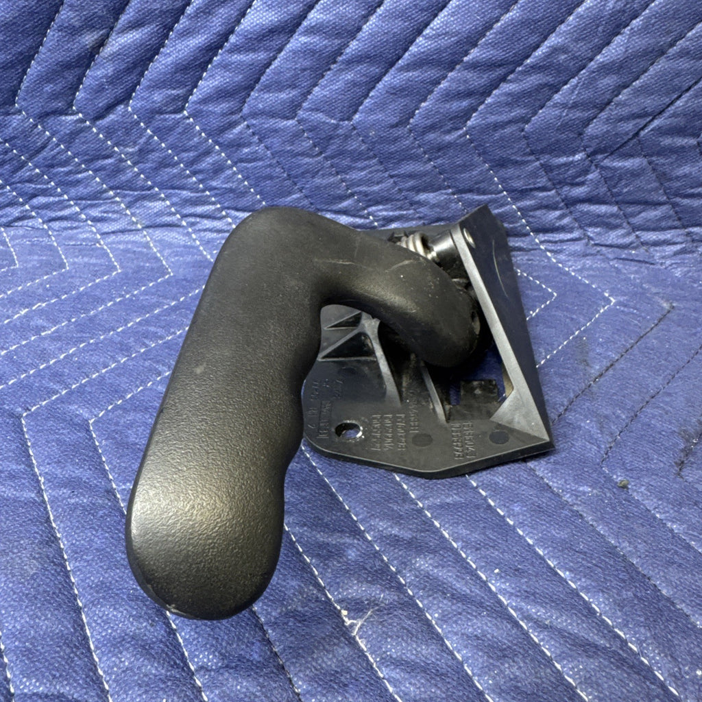 1999-2007 Silverado Sierra Front Right Interior Door Handle 15186043 OEM