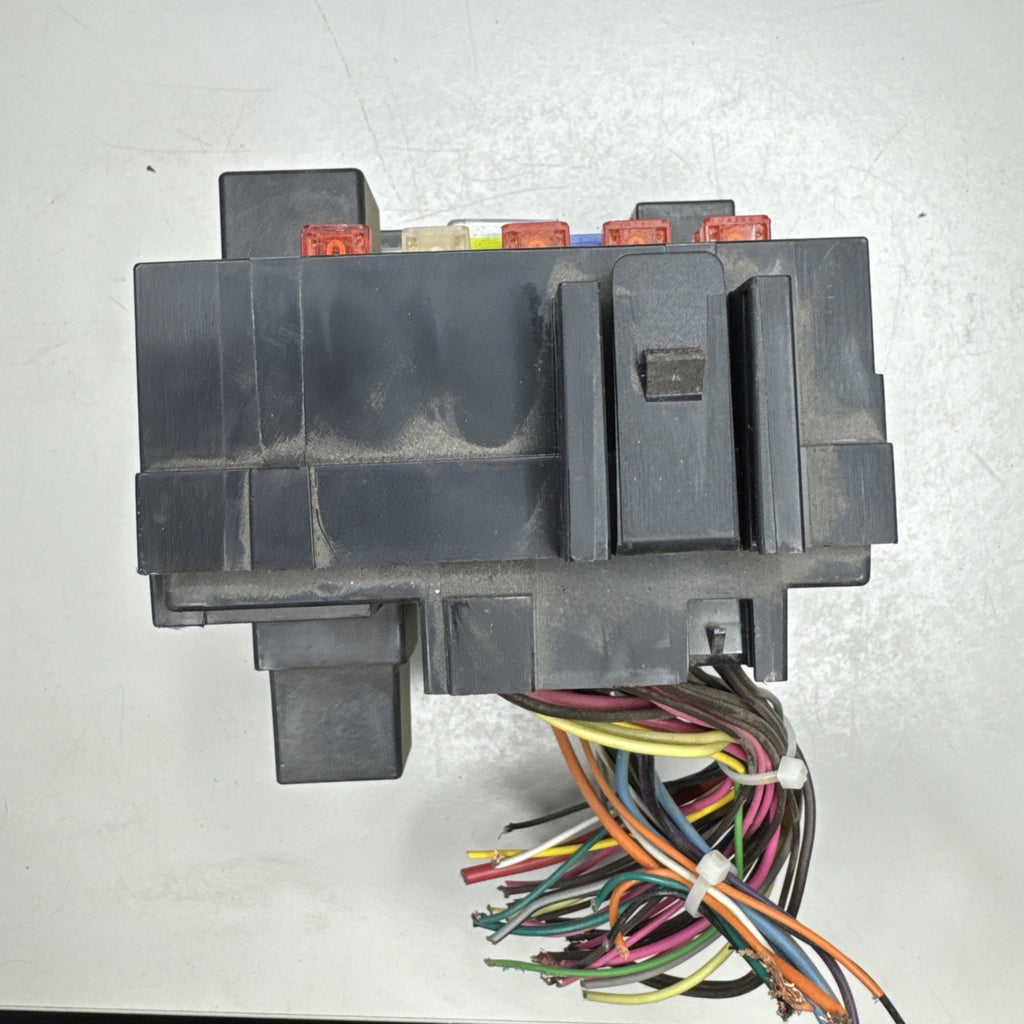 1999-2006 Chevrolet Silverado GMC Sierra Fuse Box 15770992-01 OEM w/ Relays