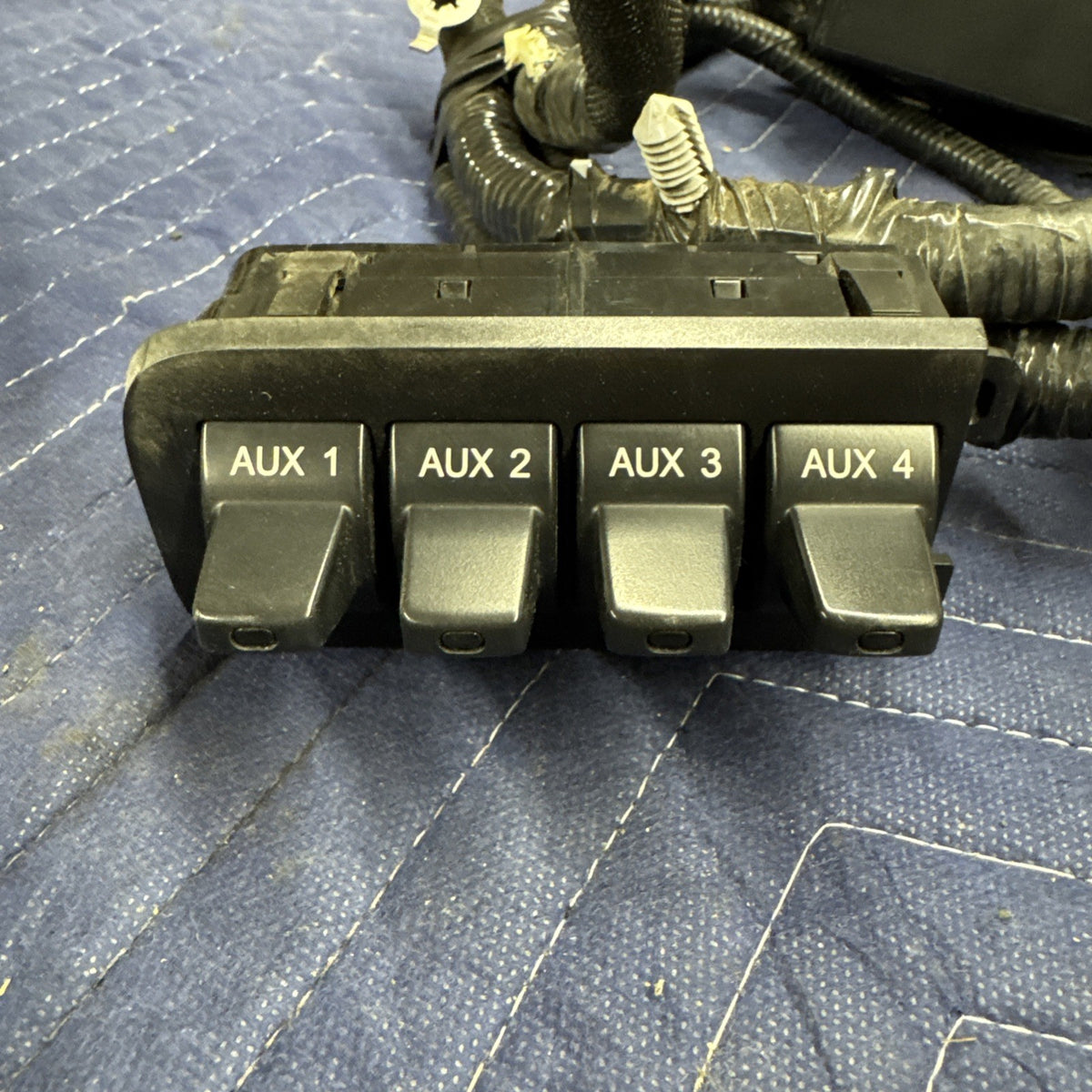 2005–2007 Ford F250 F350 AUX Upfitter Switch Kit Harness Fuses OEM
