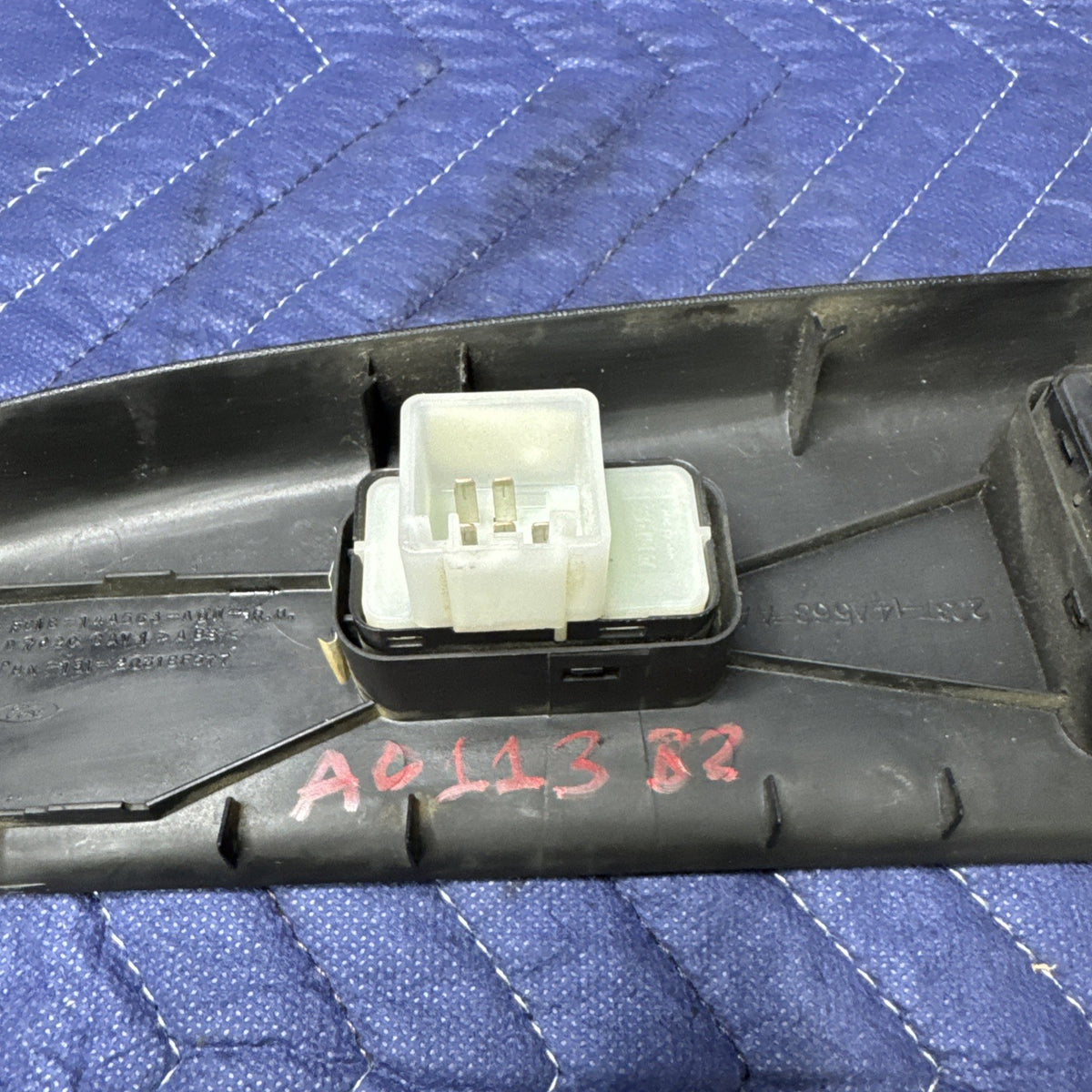 2002-2007 Ford F250 F350 Super Duty RH Window Lock Switch Bezel 2C3T-14A563-AA