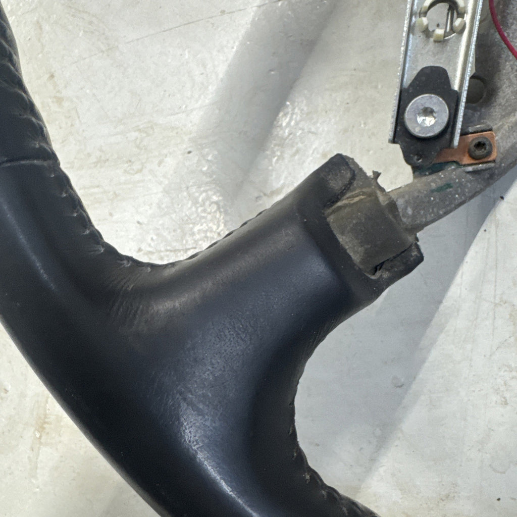 1999–2005 Silverado Sierra Leather Steering Wheel Ebony 15763216 OEM