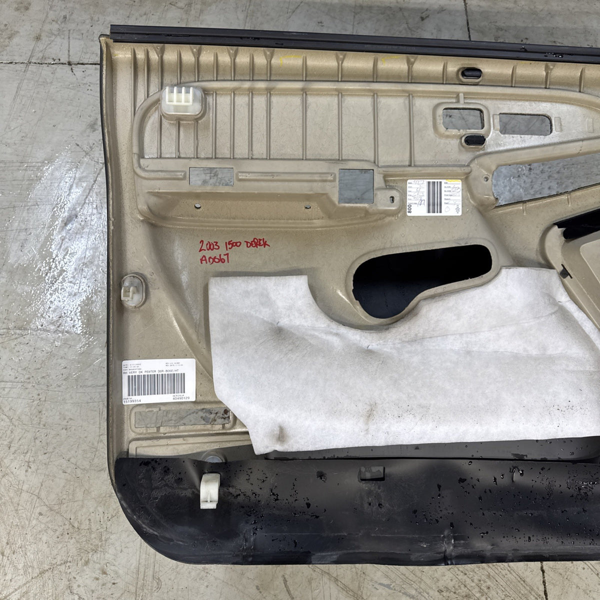1999-2007 Silverado Sierra Tahoe Suburban Yukon RH Front Door Panel 15199354 OEM