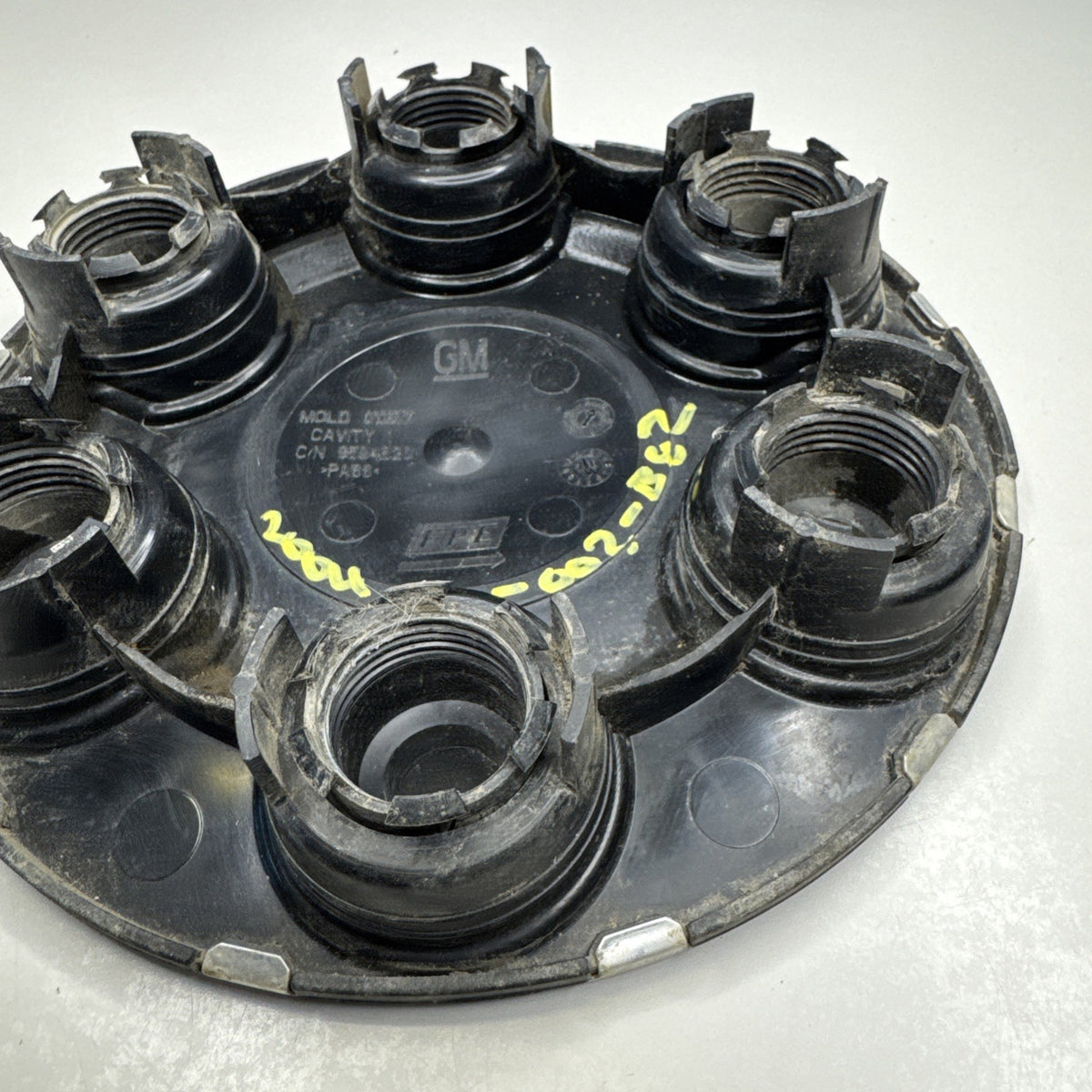 04-07 Chevy Tahoe Suburban Silverado 1500 Pickup 6 LUG Center Cap OE 9594520 A5