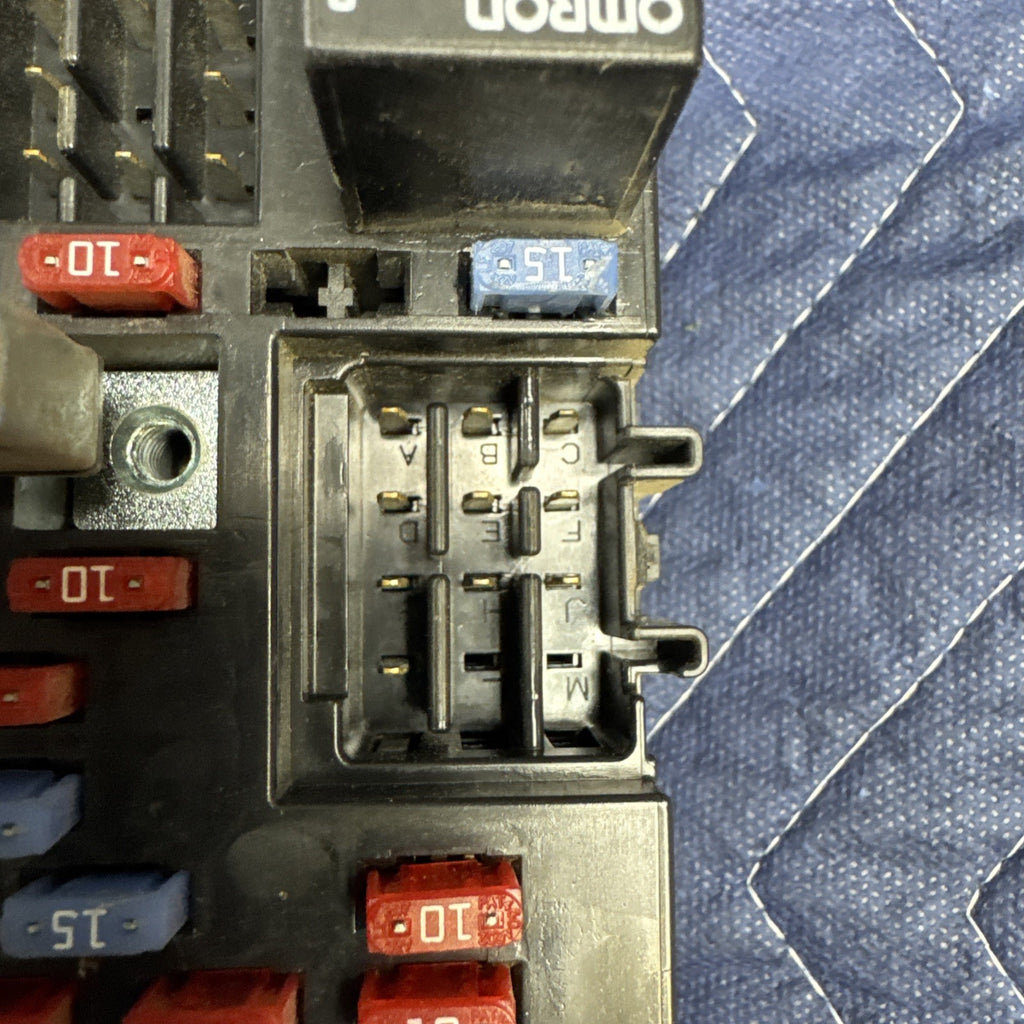 1999-2002 Chevrolet Silverado GMC Sierra Fuse Box Relay Block 15770992 OEM