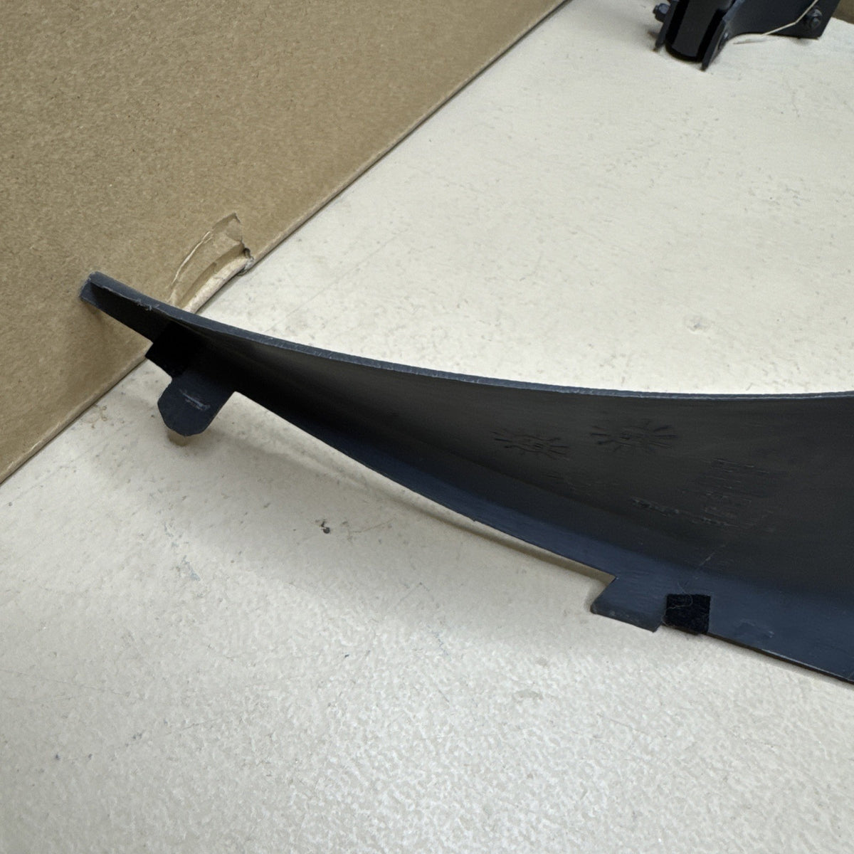 1999–2006 Silverado Sierra LH A Pillar Trim Panel Medium Gray 15073353 OEM
