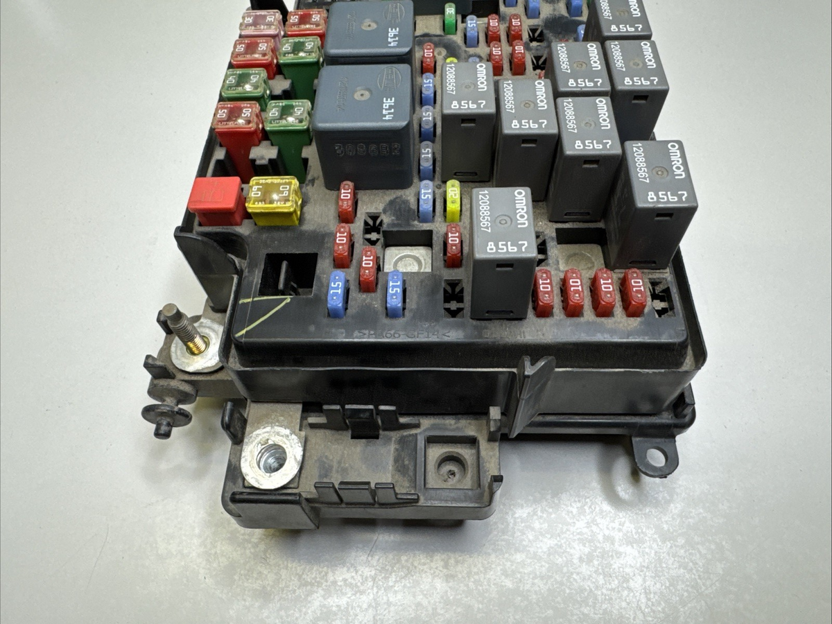 2003 GMC Sierra Silverado Underhood Fuse Box Relay Center 15201928 OEM Tested