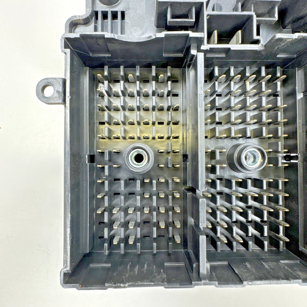 99-02 Silverado Sierra Tahoe Suburban Underhood Engine Fuse Box With Fuses