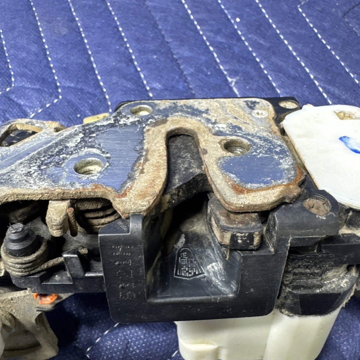 01-07 Silverado Sierra Tahoe Yukon Avalanche Rear Left Door Latch Lock Actuator