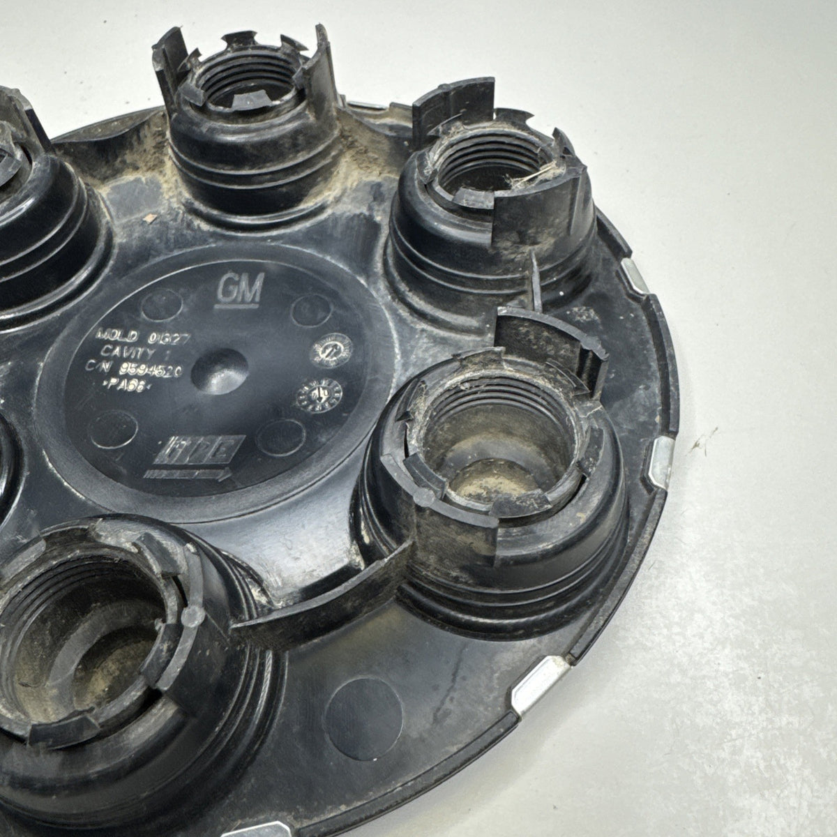04-07 Chevy Tahoe Suburban Silverado 1500 Pickup 6 LUG Center Cap OE 9594520 A5