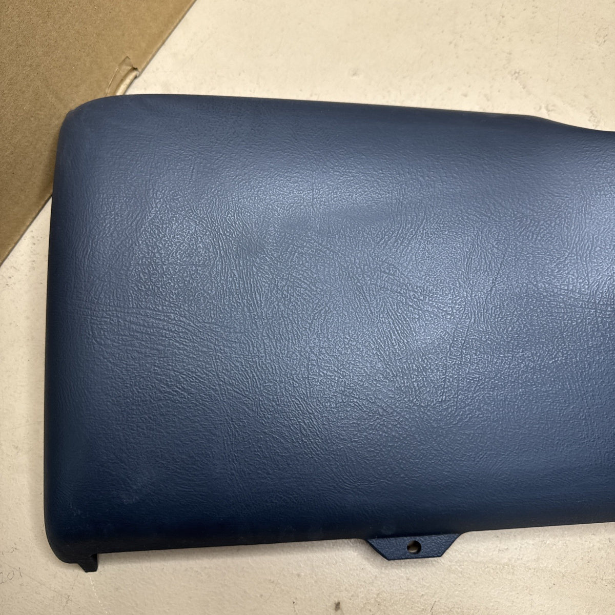 2000–2006 Silverado Sierra LH Knee Bolster Panel Medium Gray 15748089 OEM