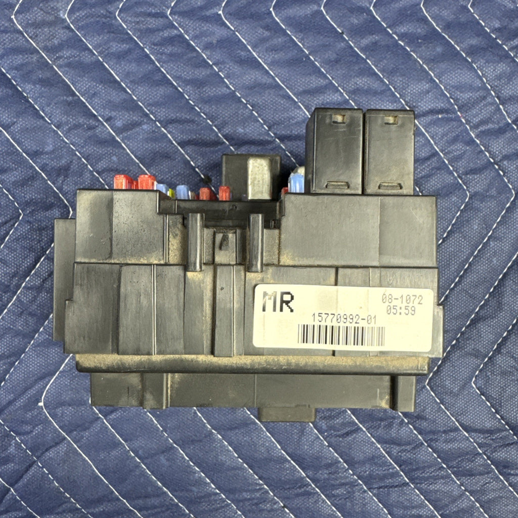 1999-2002 Chevrolet Silverado GMC Sierra Fuse Box Relay Block 15770992 OEM