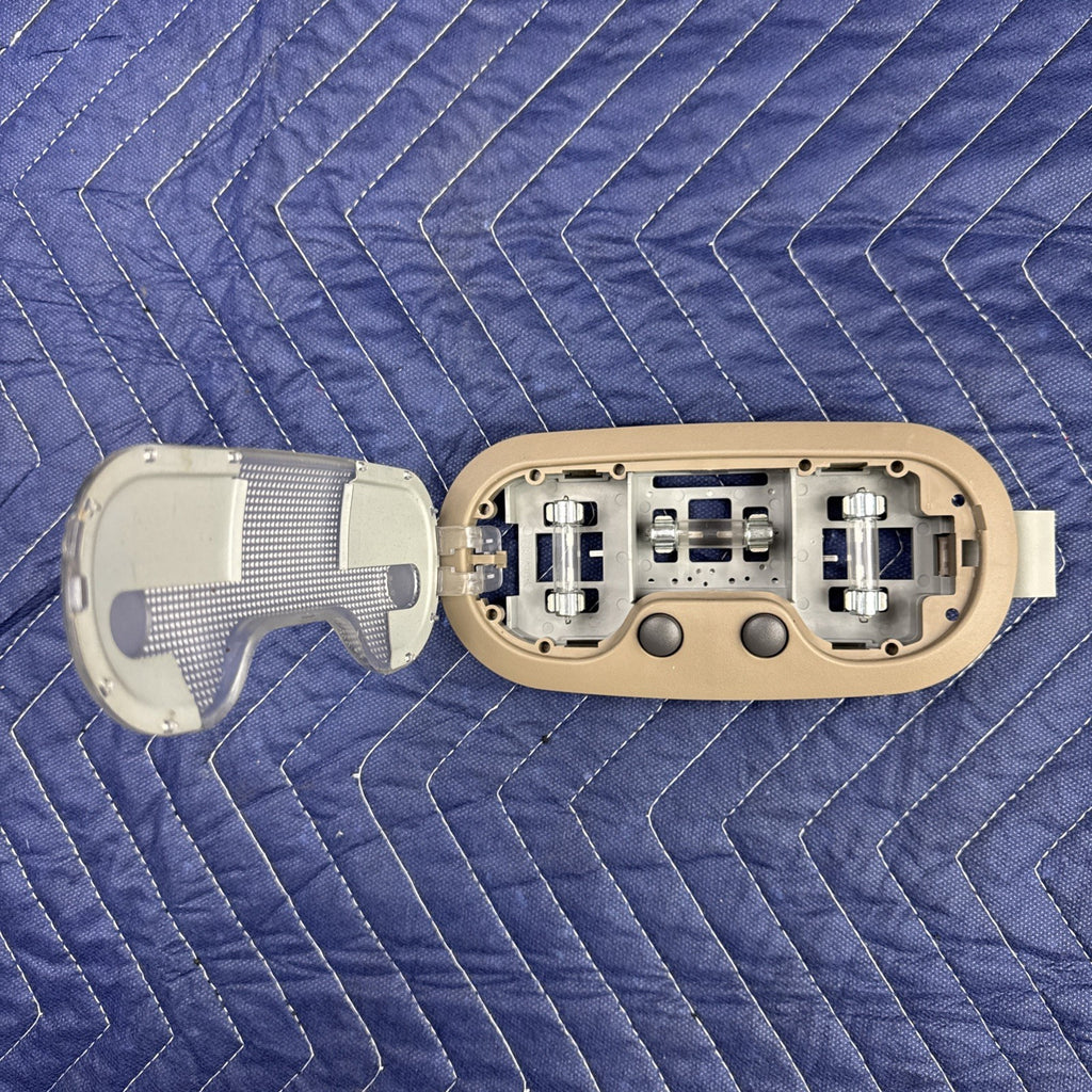 2000-2006 Chevrolet Silverado GMC Sierra Dome Light Assembly OEM Tan