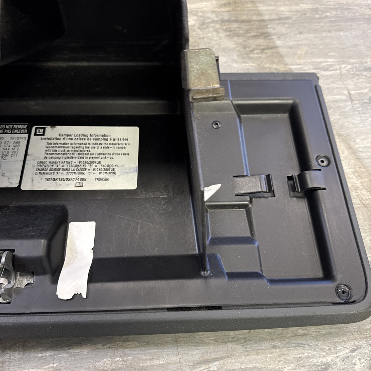 1999-2002 Chevrolet Silverado GMC Sierra Glove Box Assembly 15707423 OEM