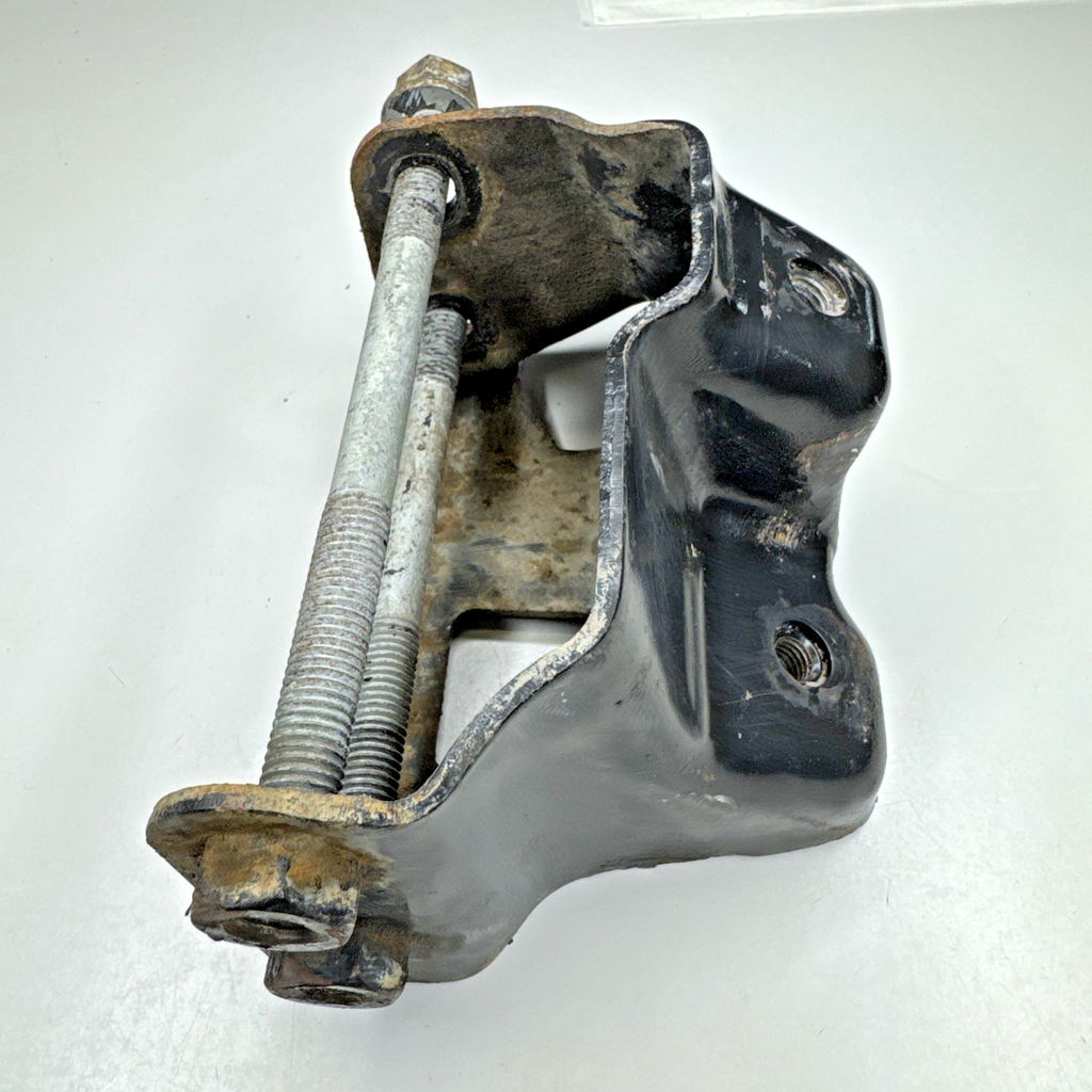 01-06 Silverado Sierra 1500 HD 6.0L Engine Mount Bracket Pair Left Right OEM