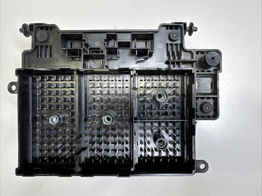 2000-2002 GMC Sierra Silverado Fuse Junction Box 15328806 OEM Tested