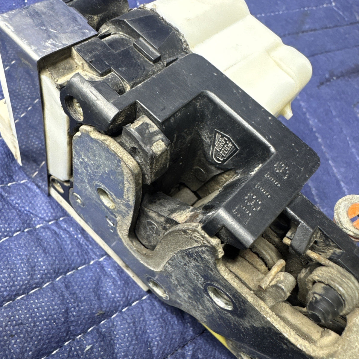 01-07 Silverado Sierra Tahoe Yukon Rear Left Door Latch Lock Actuator 16872415