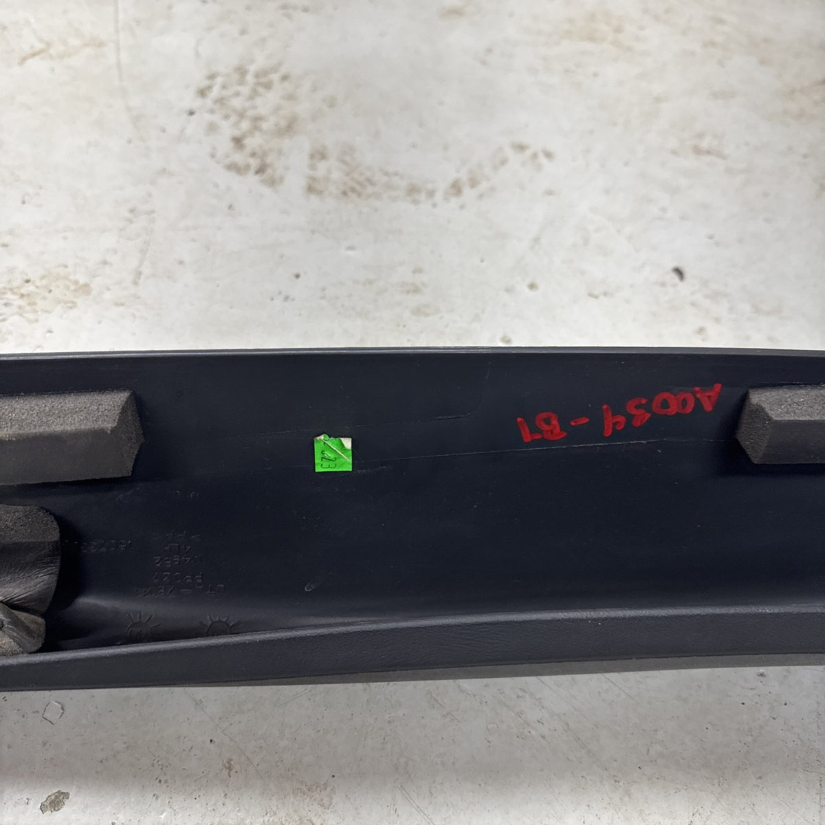 1999–2006 Silverado Sierra LH A Pillar Trim Panel Medium Gray 15073353 OEM