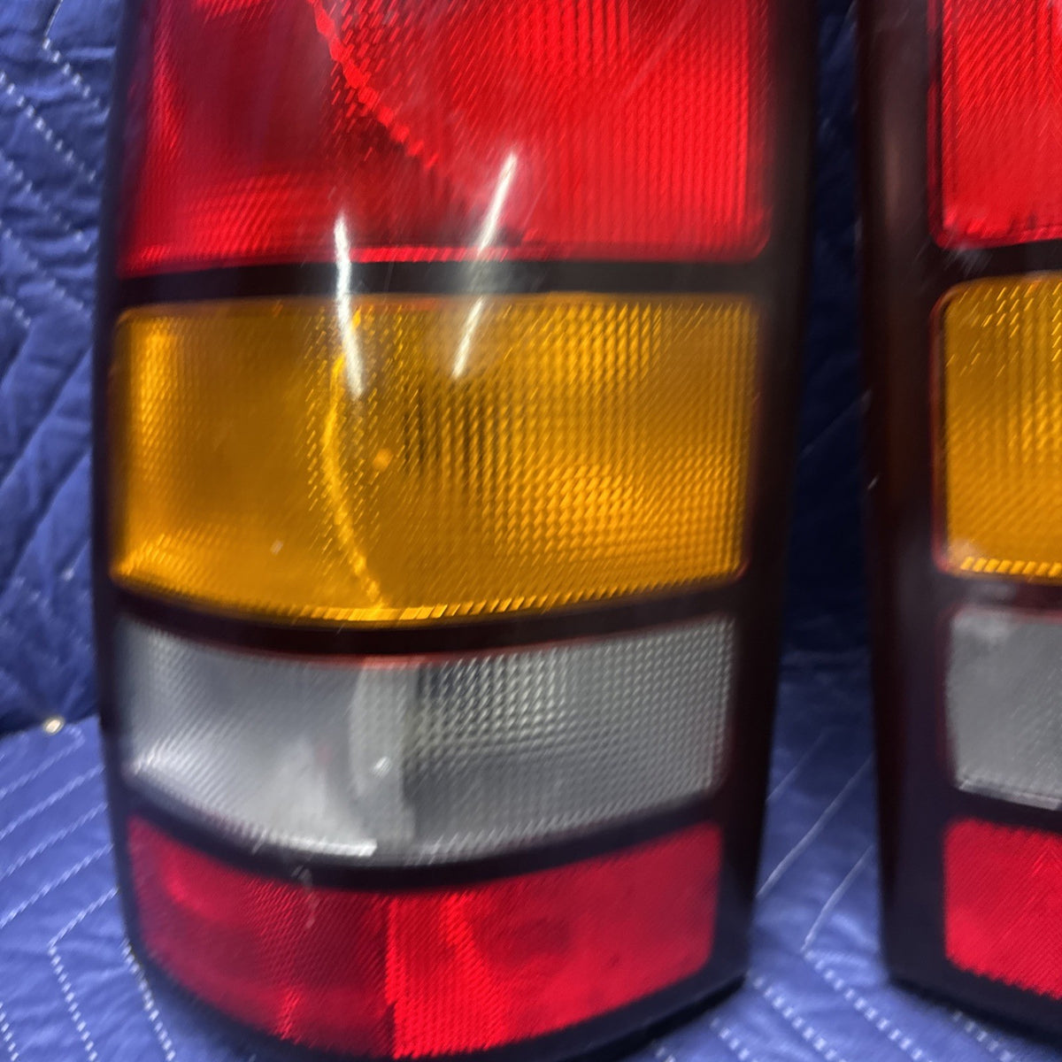 1999-2002 Silverado Sierra Tail Light Set LH RH 16524823 16524516 OEM