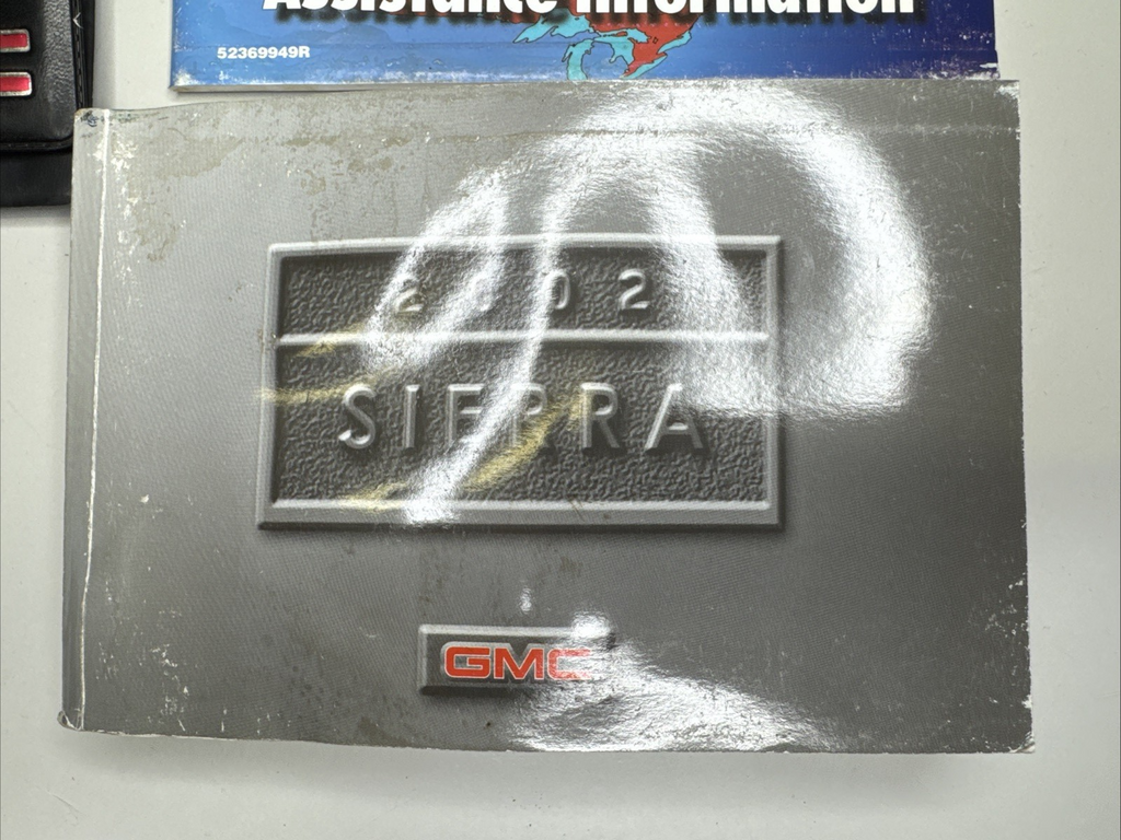 2002 GMC Sierra Owners Manual Portfolio Case Set 15063060 OEM Canadian