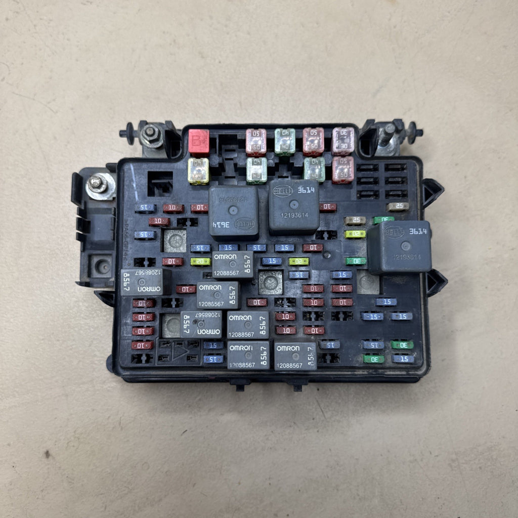 2003–2007 Silverado Sierra Underhood Fuse Box 15201928 OEM