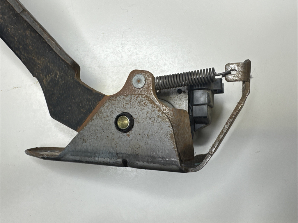 2000-2003 Silverado Sierra Fixed Gas Accelerator Pedal with Sensor 15177923 OEM