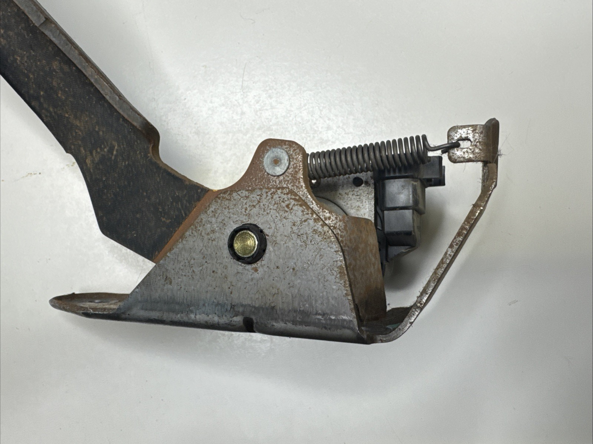 2000-2003 Silverado Sierra Fixed Gas Accelerator Pedal with Sensor 15177923 OEM
