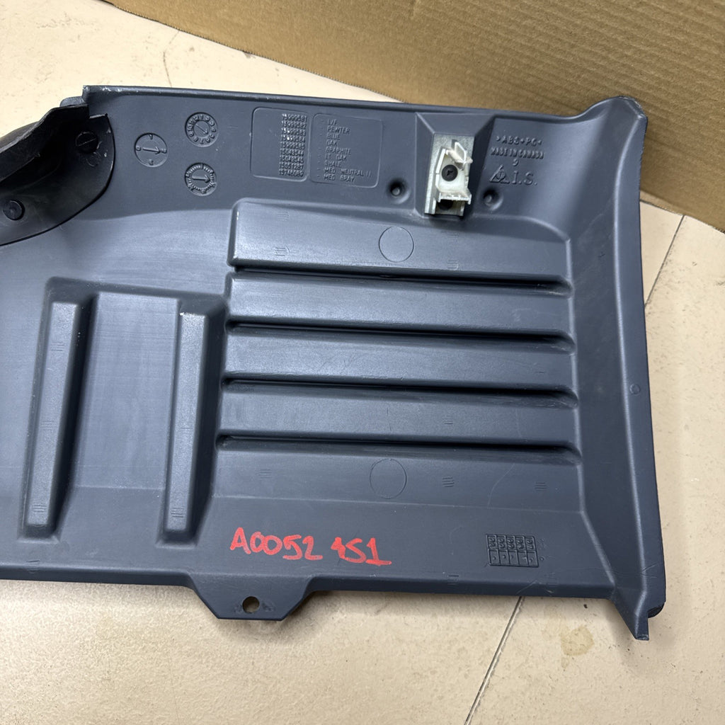 2000–2006 Silverado Sierra LH Knee Bolster Panel Medium Gray 15748089 OEM