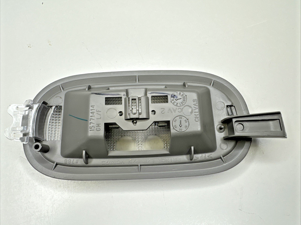 99-06 GMC Sierra Chevrolet Silverado Dome Light 15771414 OEM Tested Grey