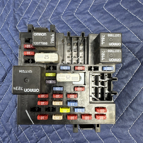 1999-2002 Chevrolet Silverado GMC Sierra Fuse Box Relay Block 15770992 OEM
