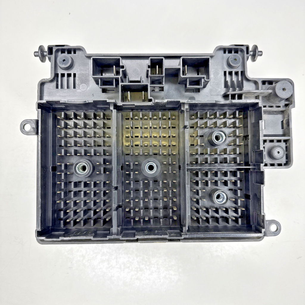 99-02 Silverado Sierra Tahoe Suburban Underhood Engine Fuse Box With Fuses
