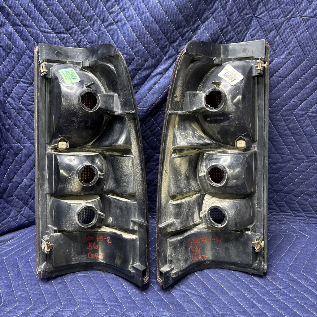 1999-2002 Silverado Sierra Tail Light Set LH RH 16524823 16524516 OEM
