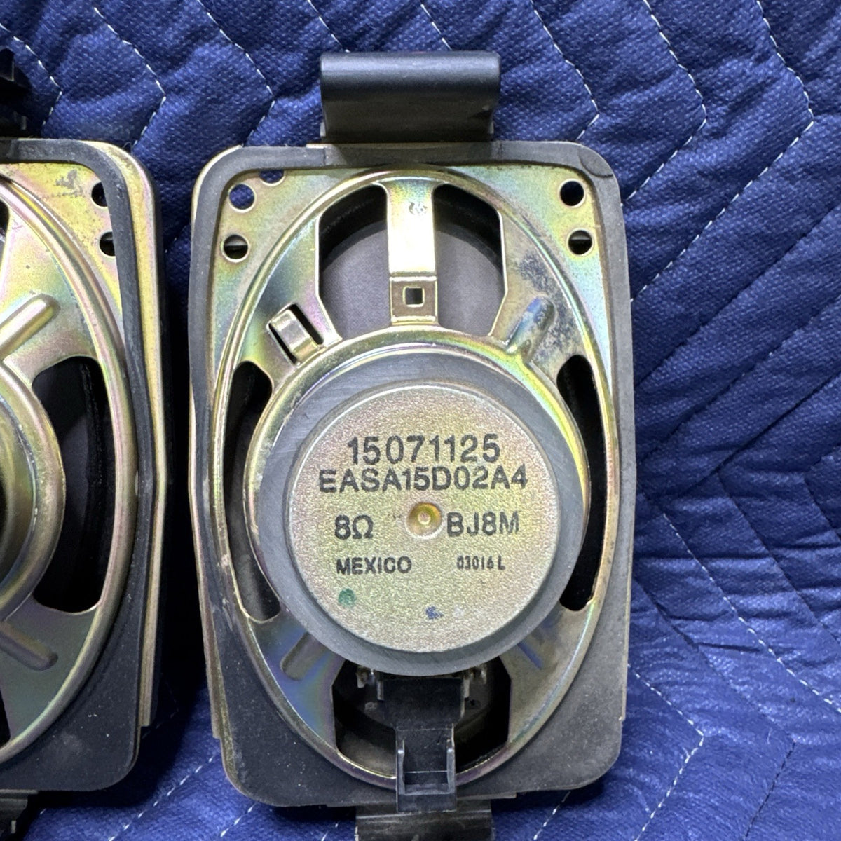 1999-2002 Silverado Sierra Extended Cab Rear Speakers Pair 15071125 15756874 OEM