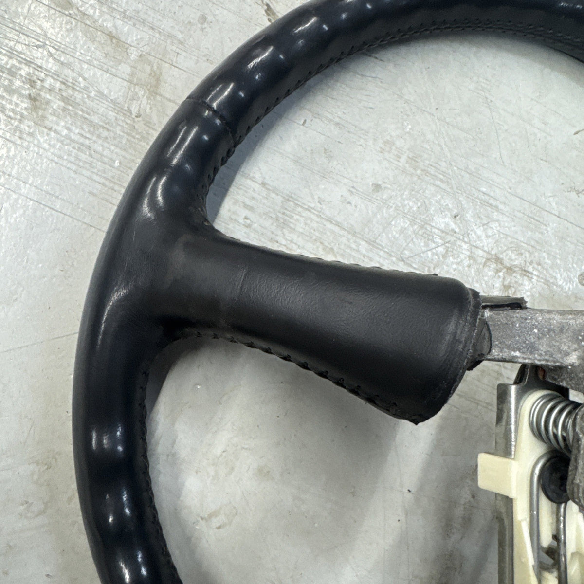 1999–2005 Silverado Sierra Leather Steering Wheel Ebony 15763216 OEM