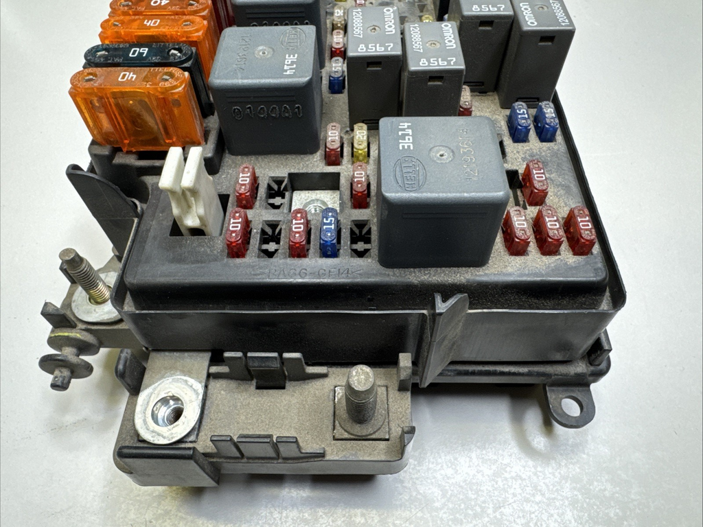 2000-2002 GMC Sierra Silverado Fuse Junction Box 15328806 OEM Tested