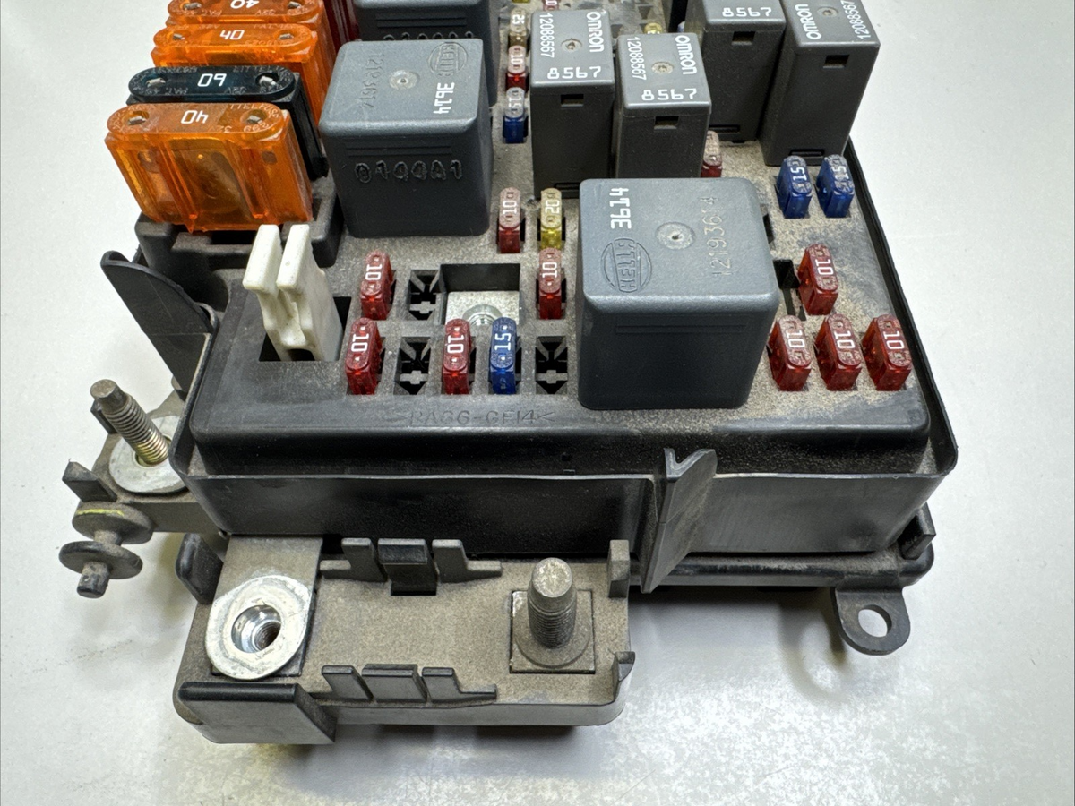 2000-2002 GMC Sierra Silverado Fuse Junction Box 15328806 OEM Tested