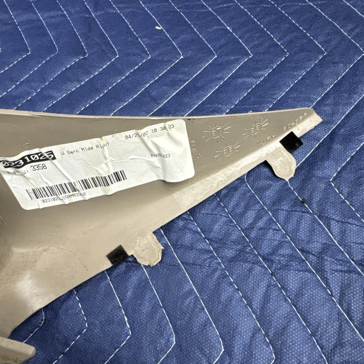 1999-2006 Chevrolet Silverado GMC Sierra A Pillar Trim RH 15073354 Tan OEM
