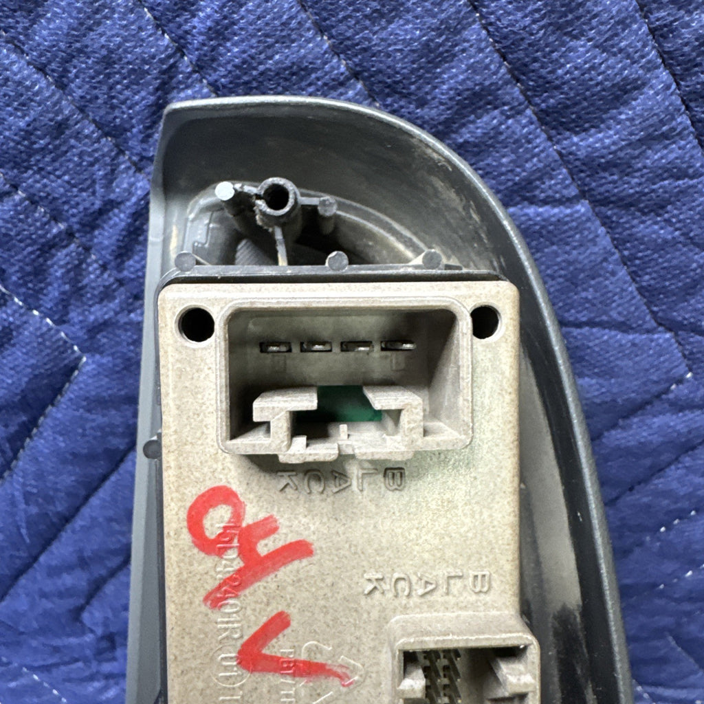 2003-2007 Silverado Sierra Tahoe Yukon RH Window Switch Bezel 10398574 OEM