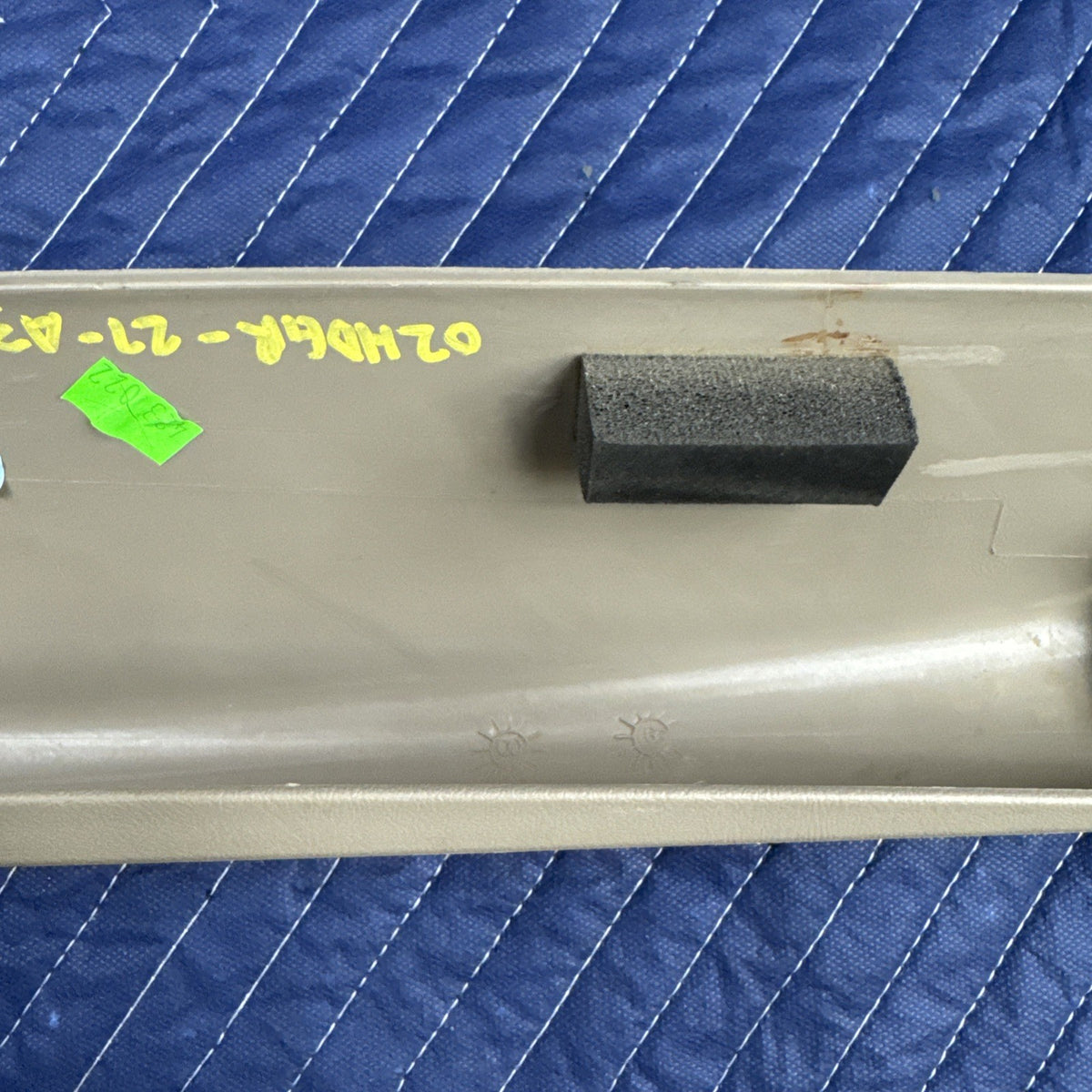 1999-2006 Chevrolet Silverado GMC Sierra A Pillar Trim RH 15073354 Tan OEM