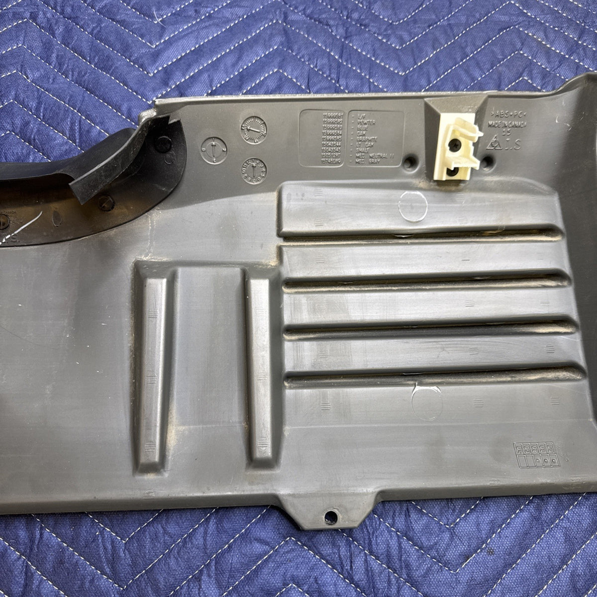 1999-2006 Chevrolet Silverado GMC Sierra LH Knee Bolster Panel 15999585 OEM