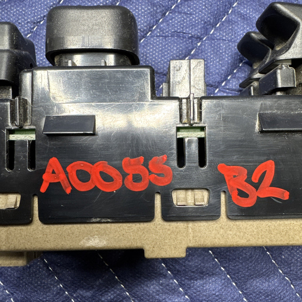 2003-2007 Silverado Sierra Master Window Switch Fold Mirror Ext Cab 15202848