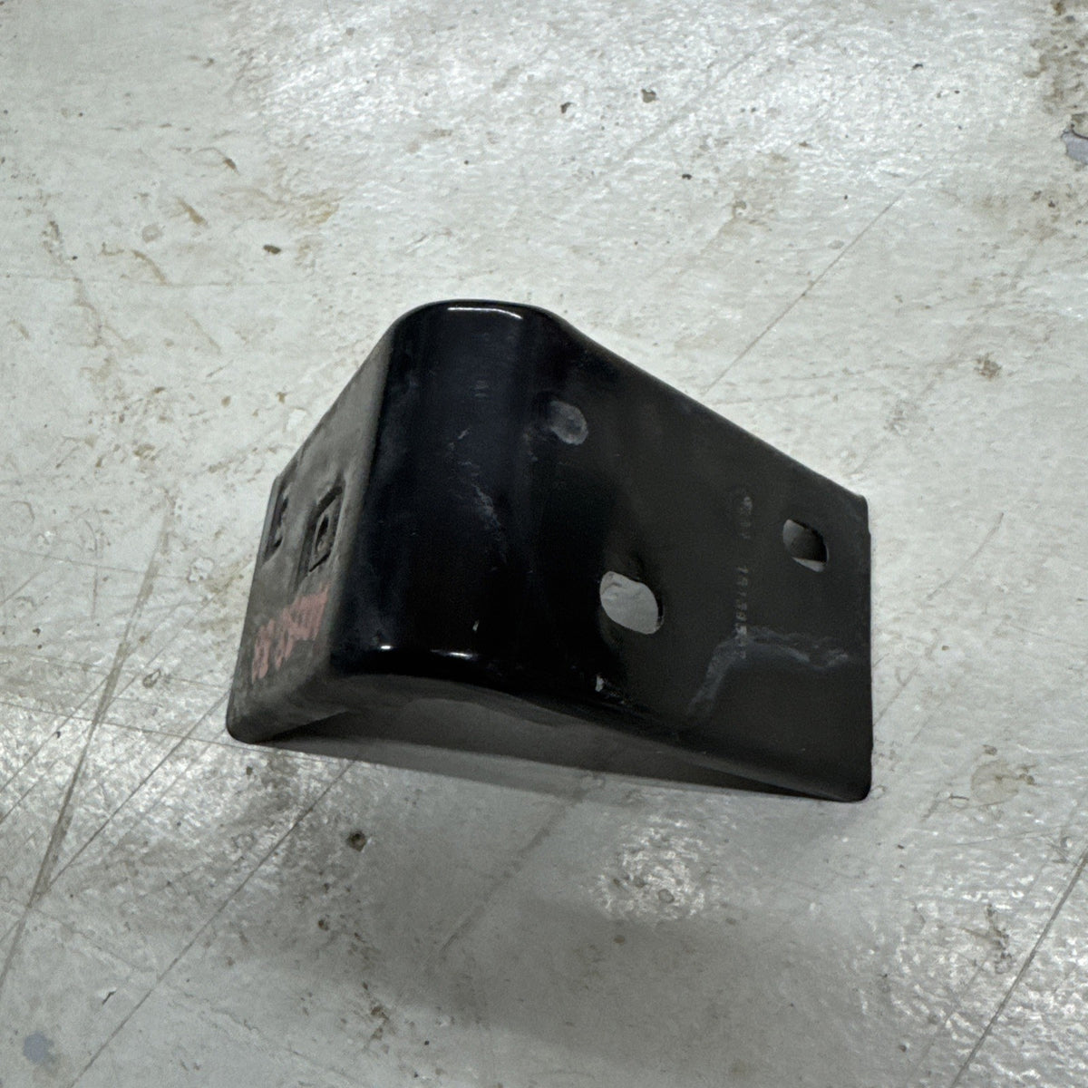 1999–2007 Silverado Sierra LH Front Fender Support Bracket 15159507 OEM